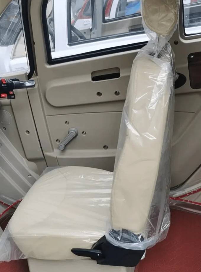 GIO GOLF ENCLOSED MOBILITY SCOOTER 60V 1200W, top speed 18mph, Range up to 30 miles, backup camera, heater, fan, alarm, media center, 500lb load capacity