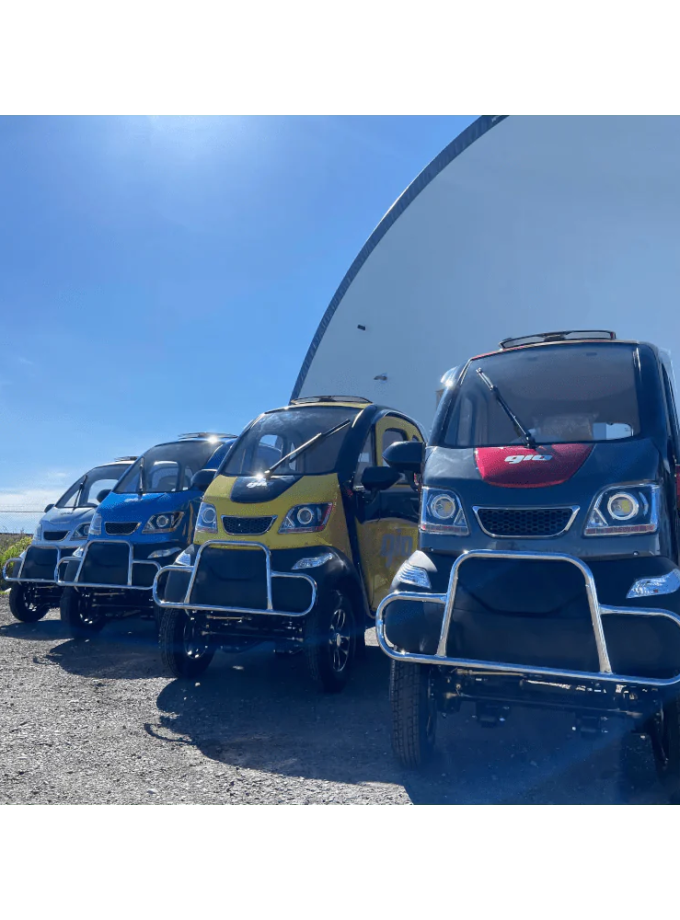 GIO GOLF ENCLOSED MOBILITY SCOOTER 60V 1200W, top speed 18mph, Range up to 30 miles, backup camera, heater, fan, alarm, media center, 500lb load capacity