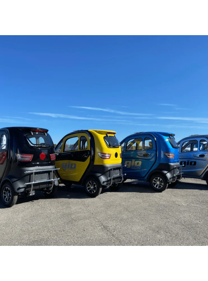 GIO GOLF ENCLOSED MOBILITY SCOOTER 60V 1200W, top speed 18mph, Range up to 30 miles, backup camera, heater, fan, alarm, media center, 500lb load capacity