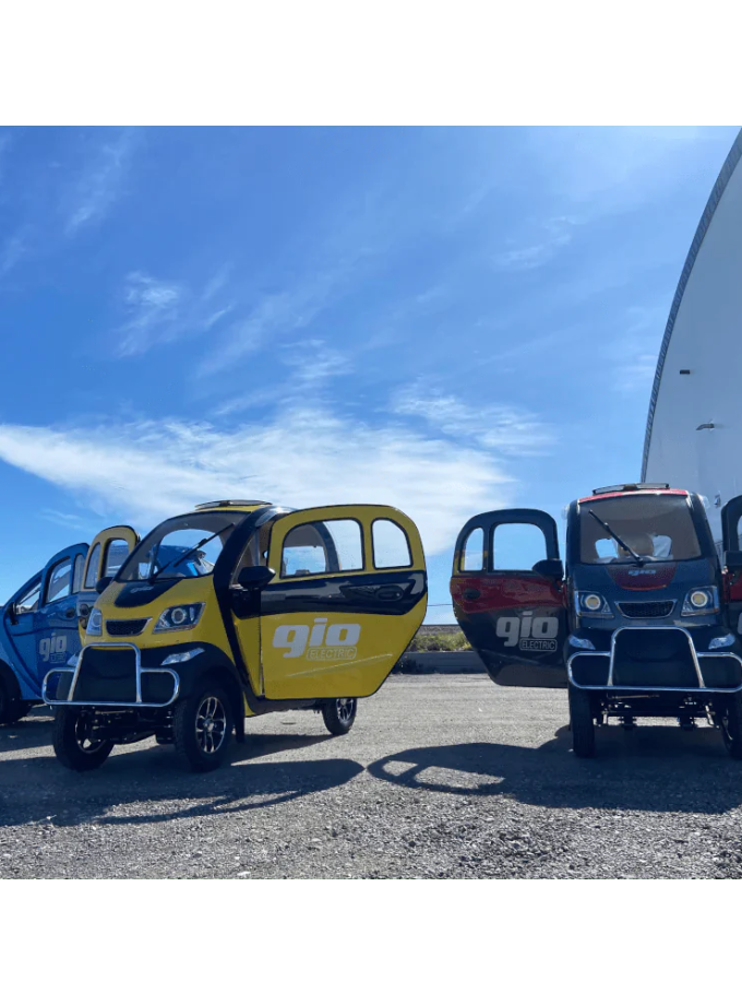 GIO GOLF ENCLOSED MOBILITY SCOOTER 60V 1200W, top speed 18mph, Range up to 30 miles, backup camera, heater, fan, alarm, media center, 500lb load capacity